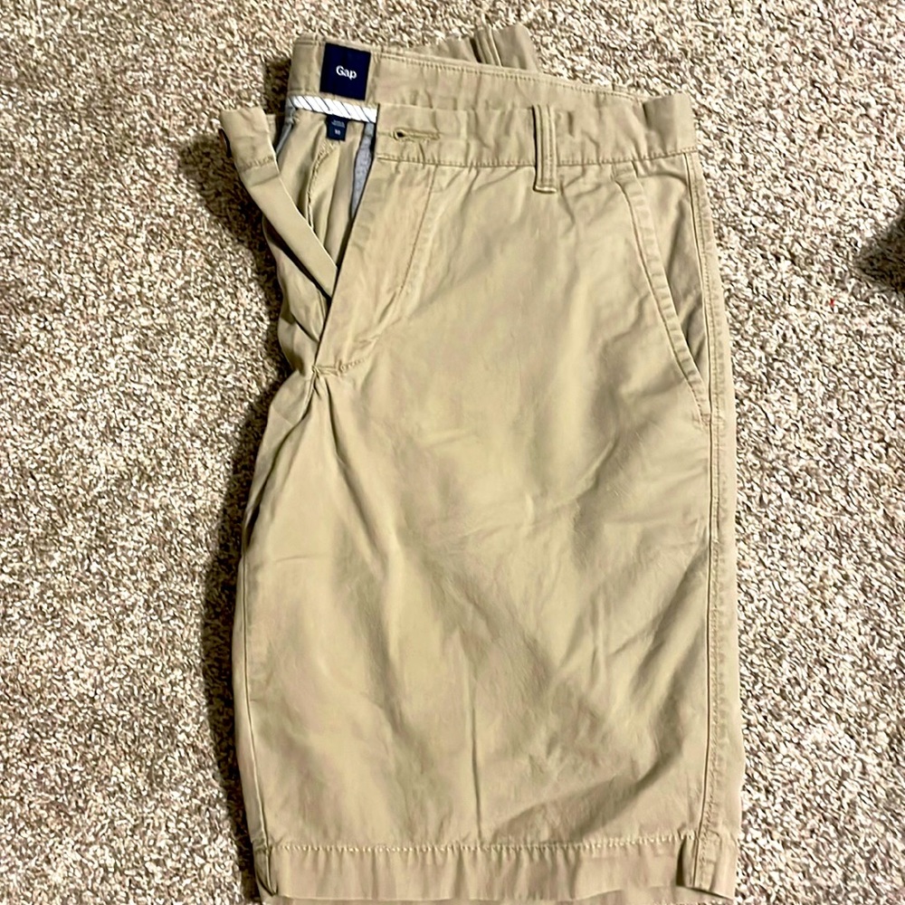 Men’s GAP chino classic shorts; excellent condition
